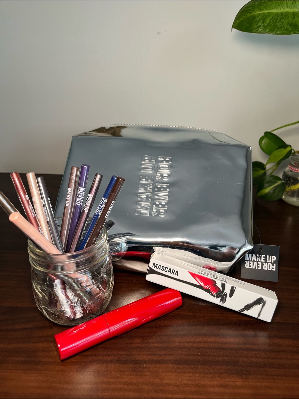 Make Up For Ever bundle 10 Eye Pencils Aqua Resist, 1 Mascara and a Silver Pouch